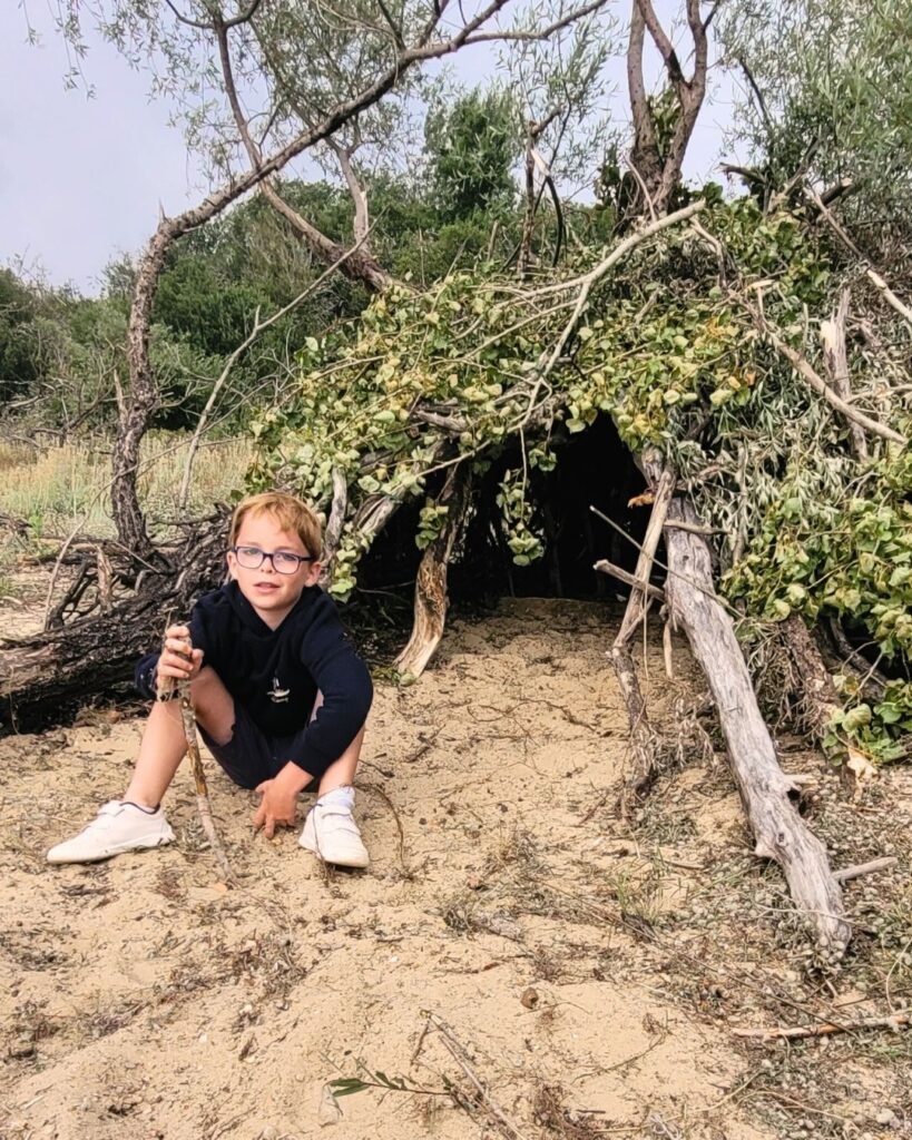 practica-supervivencia-campamento-construccion-cabañas